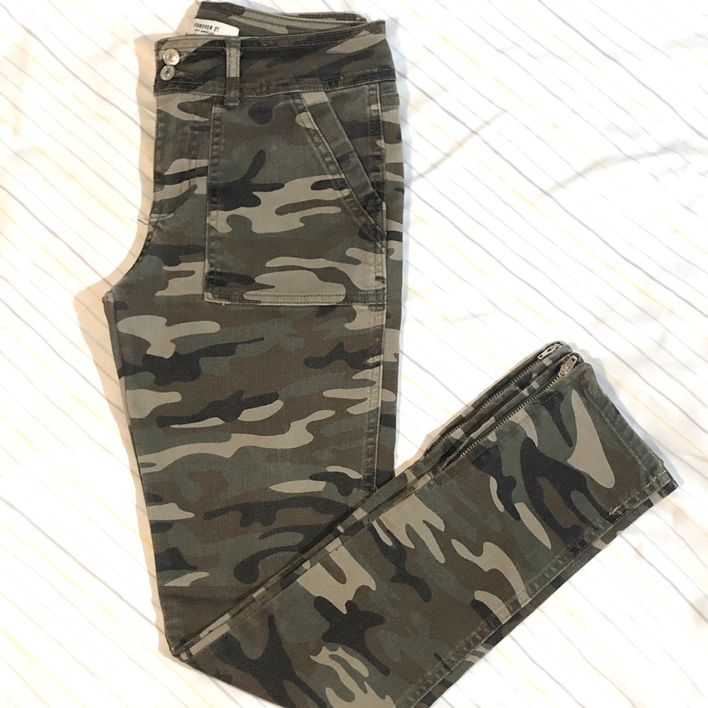 Camouflage Jeans